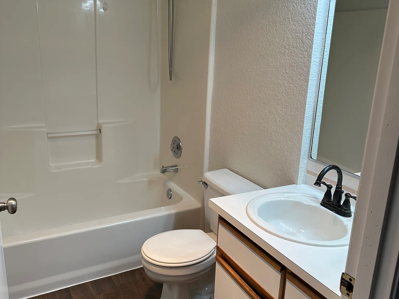 2 bed, 940 sqft, $1,600 — Photo 3