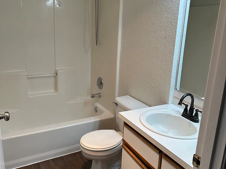 710 SW 206th Pl — Photo 3