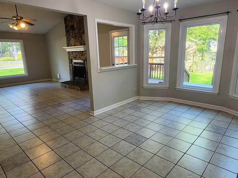 909 Bramblewood Ct — Photo 8