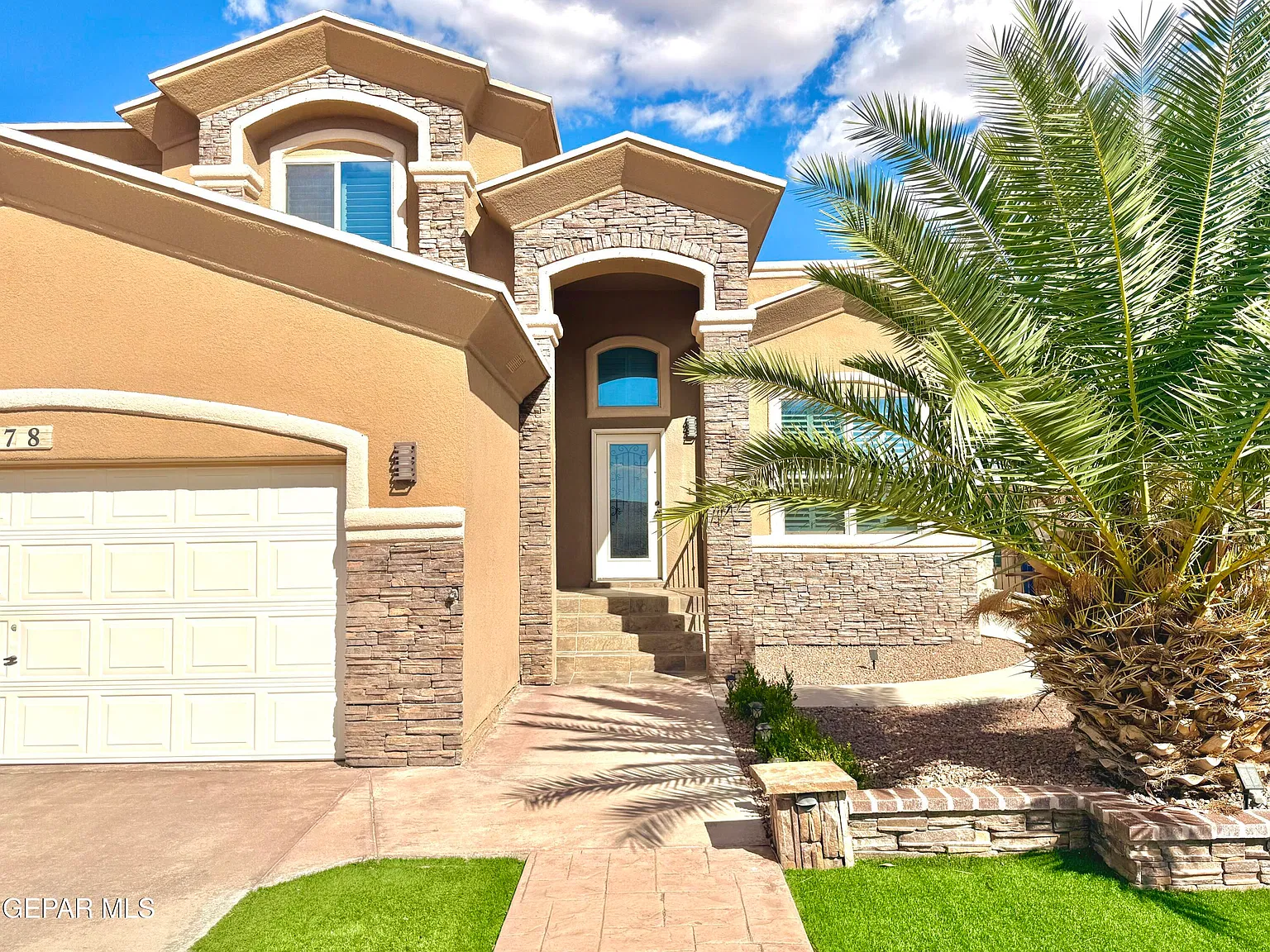 4 bed, 3.0 bath, 2033 sqft, $2,400 — Photo 4