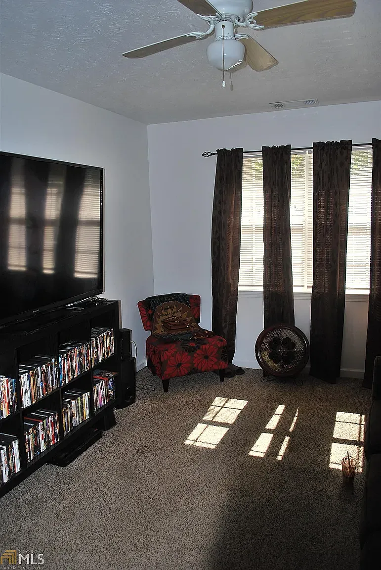 2 bed, 807 sqft, $1,199 — Photo 3