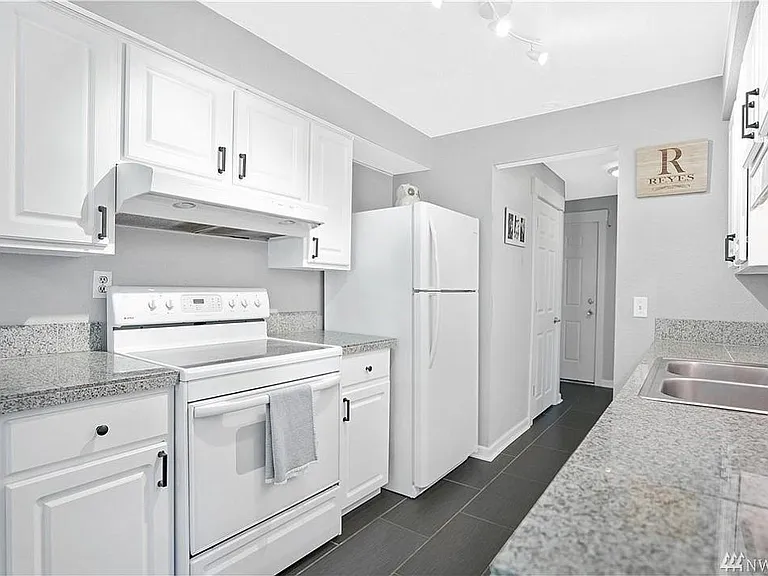 17106 NE 45th St #14 — Photo 2
