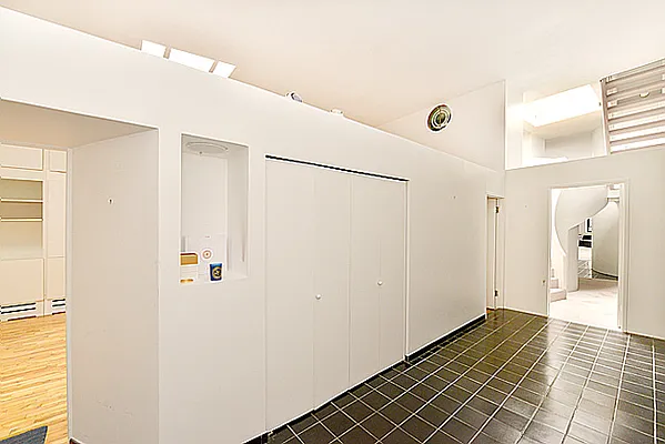 Sold by Gold Coast Capital Resources, LLC | media 28