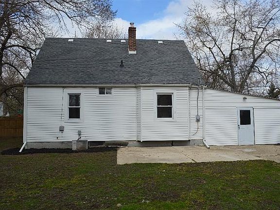 4th image of 3352 Oakwood St