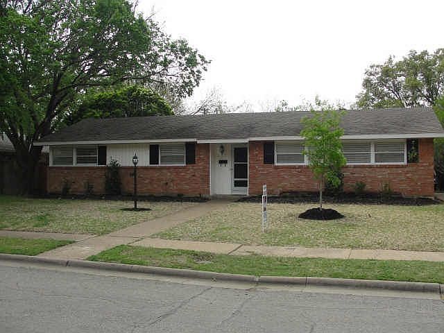 1st image of 3528 Woodleigh Dr
