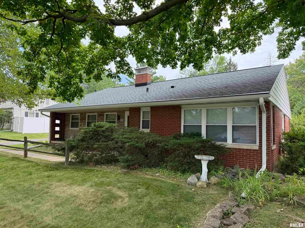 5204 N Sherwood Ave, Peoria, IL 61614