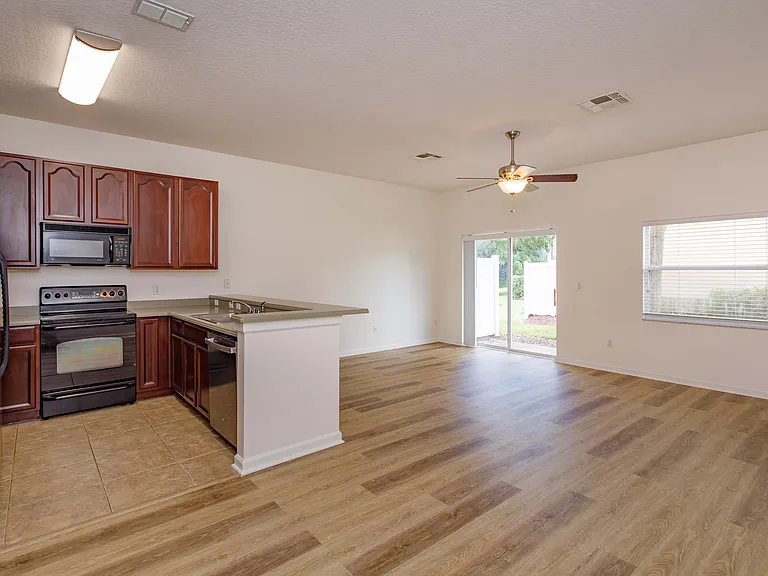 16460 Cedar Crest Dr — Photo 7