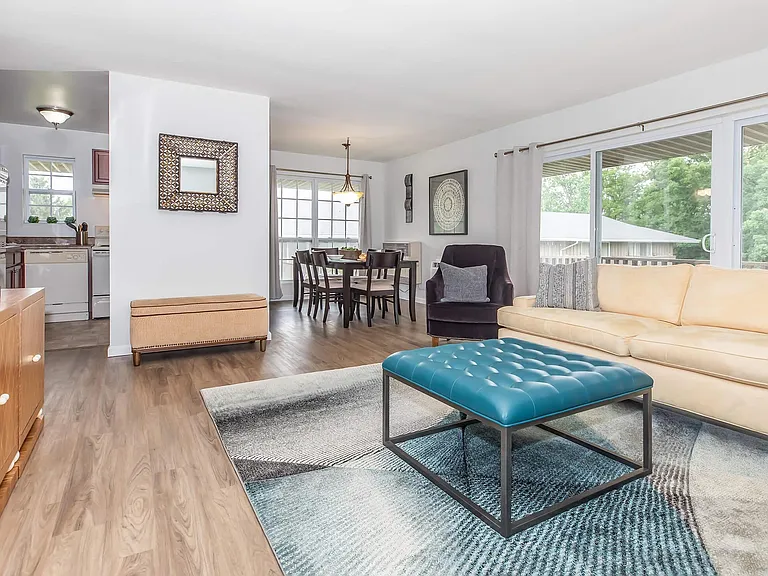 Lansing West Apartments — Photo 18