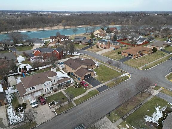 3rd image of 2602 Castlewood Dr