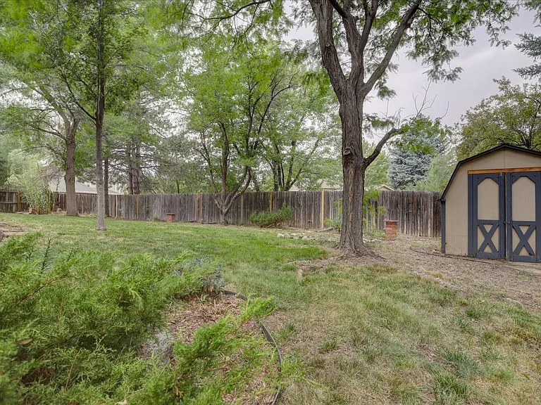 10701 Hobbit Ln — Photo 7
