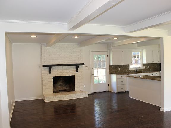 3rd image of 106 Lancaster Dr