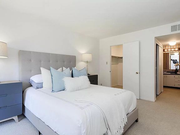 4th image of 675 Sharon Park Dr APT 241