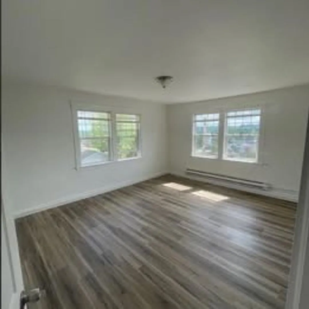 435 -Keystone Apartments — Photo 4