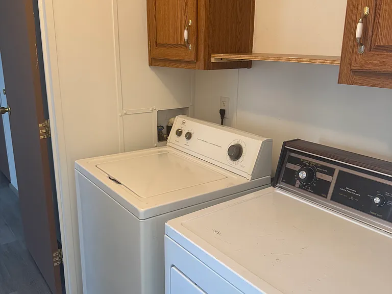 930 Elm Dr — Photo 8
