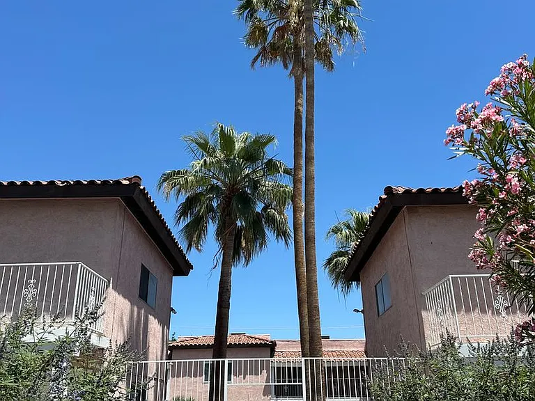 2274 E Desert Inn Rd — Photo 2
