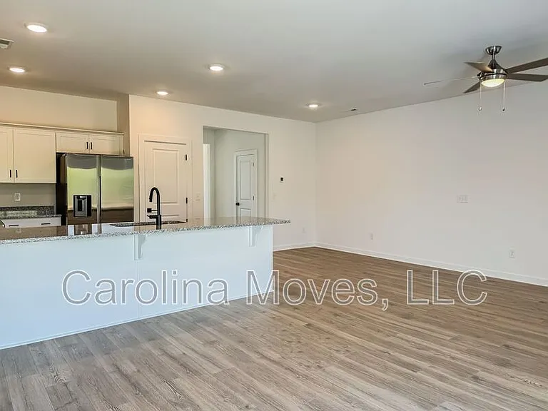 1431 Darrowby Way — Photo 7
