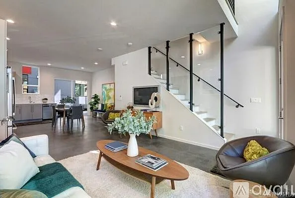 3 bed, 1665 sqft, $3,395 — Photo 3