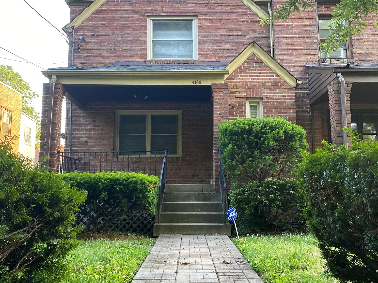 S Dakota Ave NE, Washington — Photo 1