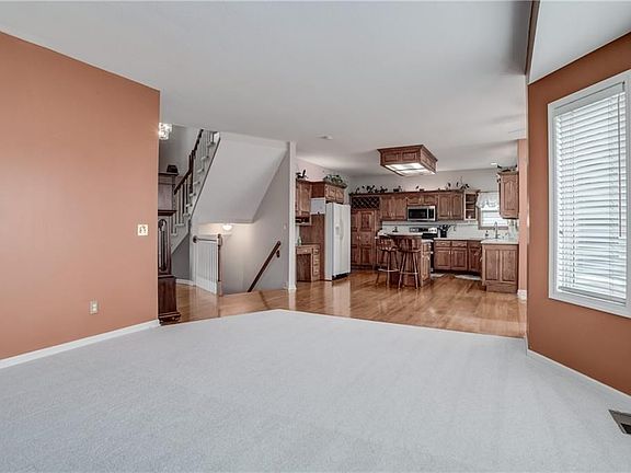 4th image of 1005 Aspen Dr