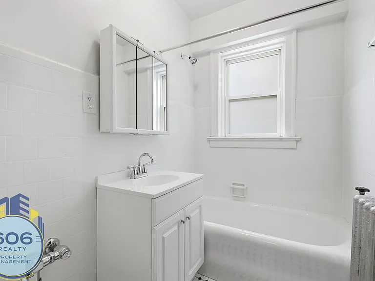 The Ashland Tower Modern Living in the Heart of Rogers Park — Photo 17
