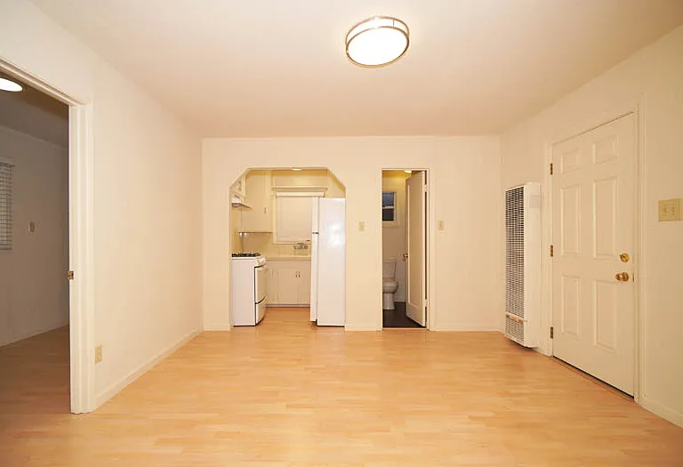 22681 E Cliff Dr — Photo 5