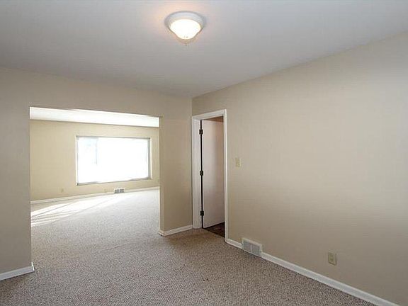 4th image of 1121 Far Hills Ave APT 3