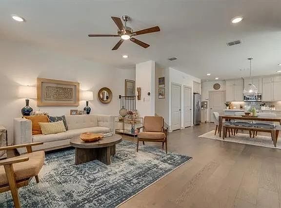 4th image of 1363 Casselberry Dr