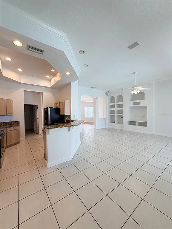 4 bed, 3.0 bath, 2523 sqft, $4,250 — Photo 3