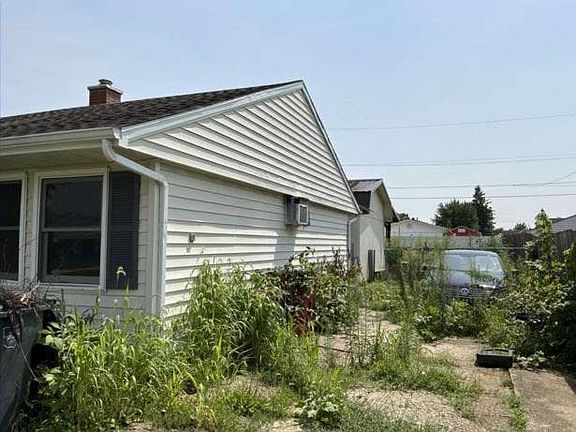 2nd image of 1075 Langtry Ave