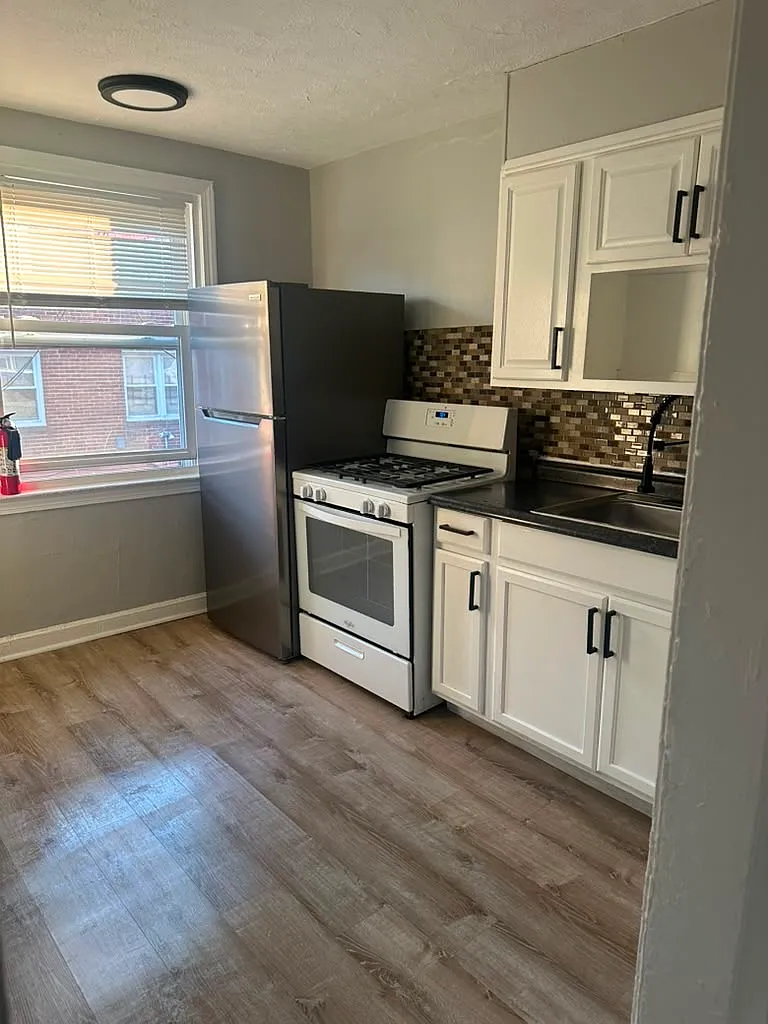 1 bed, 700 sqft, $1,250 — Photo 2
