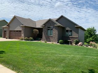 1505 N Paddington Trl, Sioux Falls, SD 57110