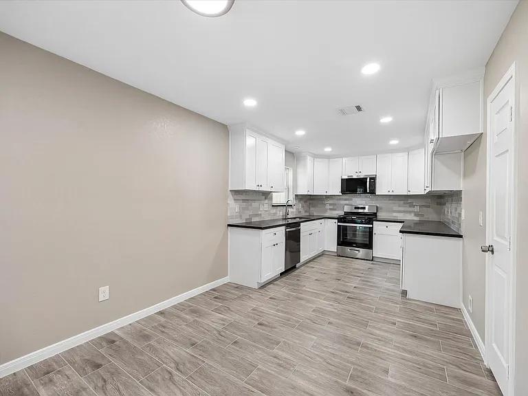 4315 Kelling St — Photo 11