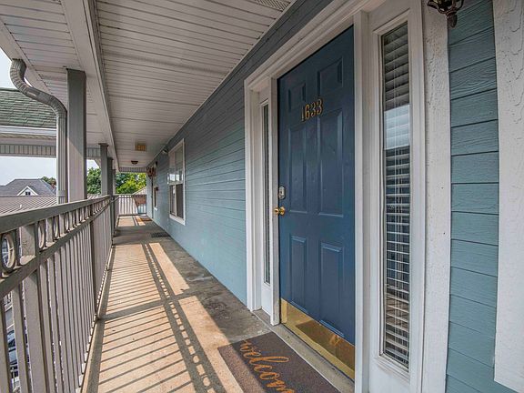 3rd image of 1633 Queen Anne Way