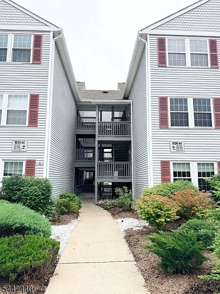 64 Dayton Ct #205