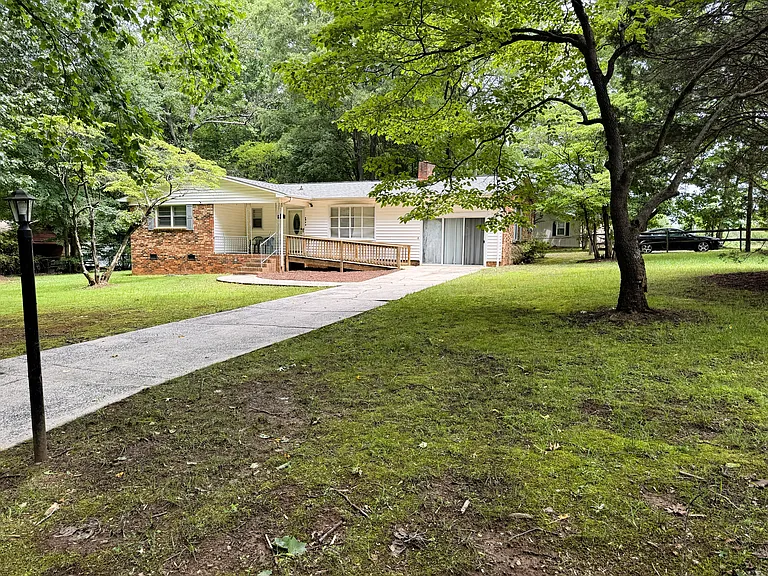 3874 Oakwood Cir — Photo 1
