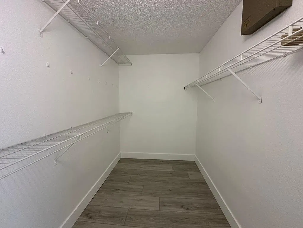 5625 Deepdale Dr — Photo 4