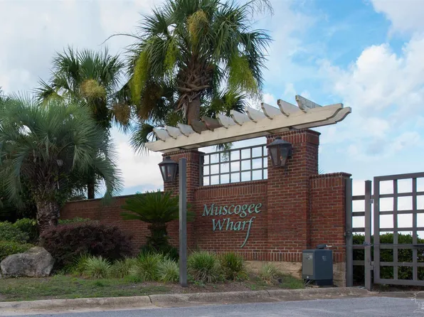 4 Wharf Ave, Pensacola, FL 32502