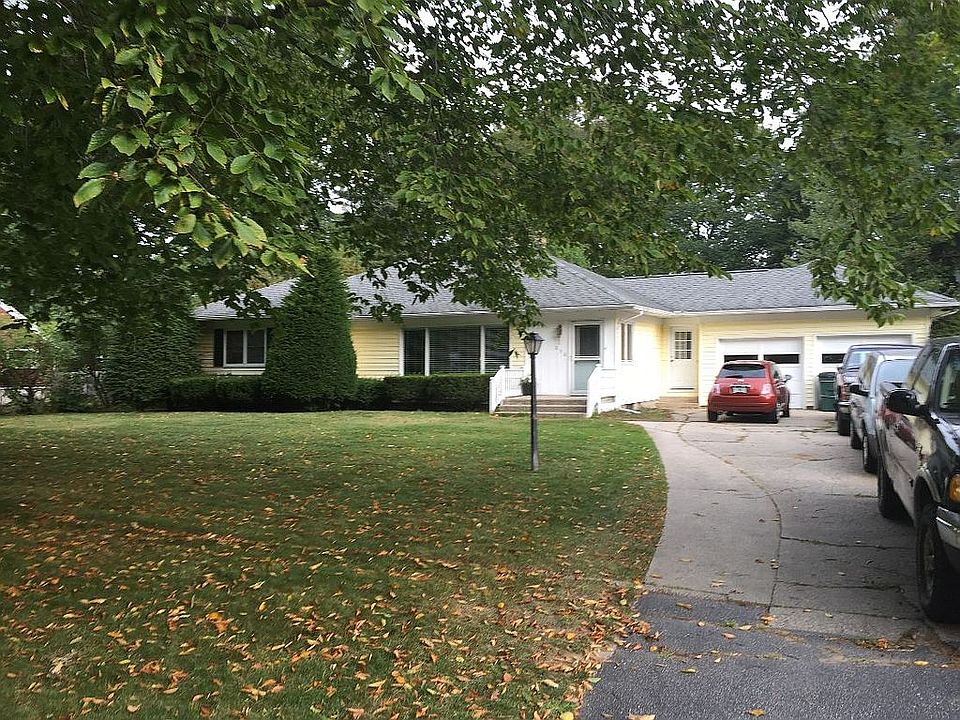 1st image of 656 Cambridge Dr
