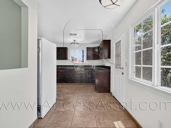3rd image of 3301 Muriel Dr