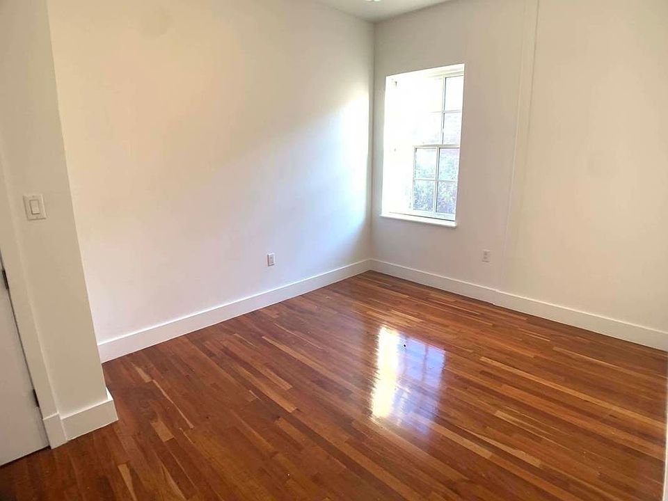 1st image of 180 Bainbridge St #B14