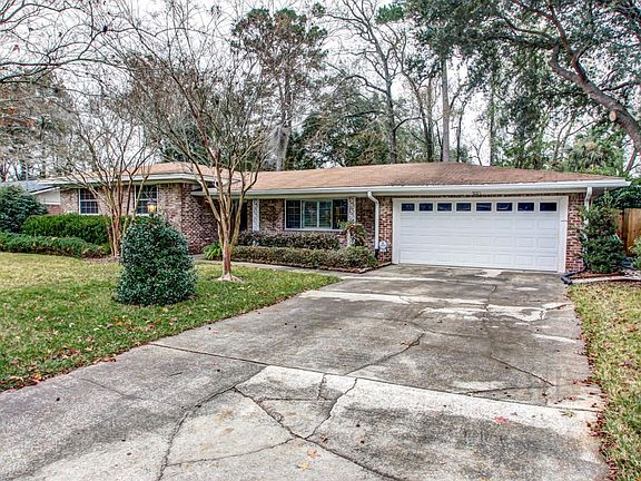 Attached 2 car garage!