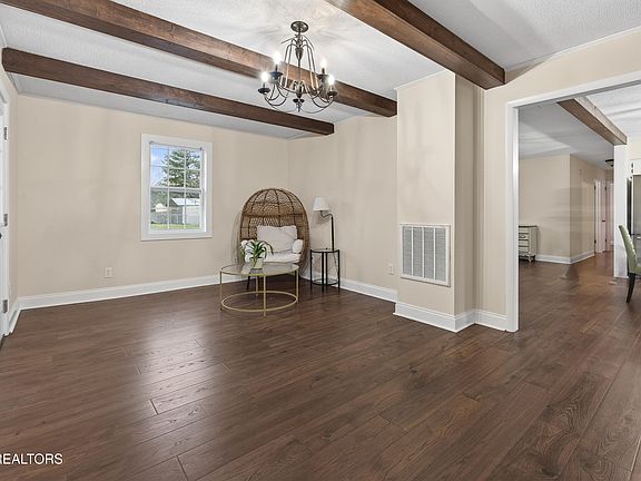 5th image of 3108 Deer Lake Dr