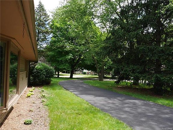 3rd image of 2292 Horseshoe Dr