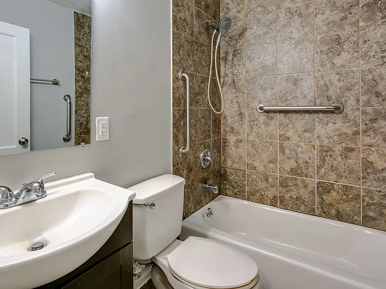 6020 Franklin St — Photo 11