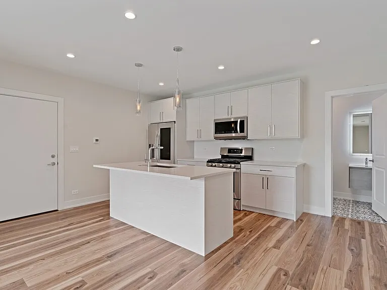 5131 N Lincoln Ave #301 — Photo 2