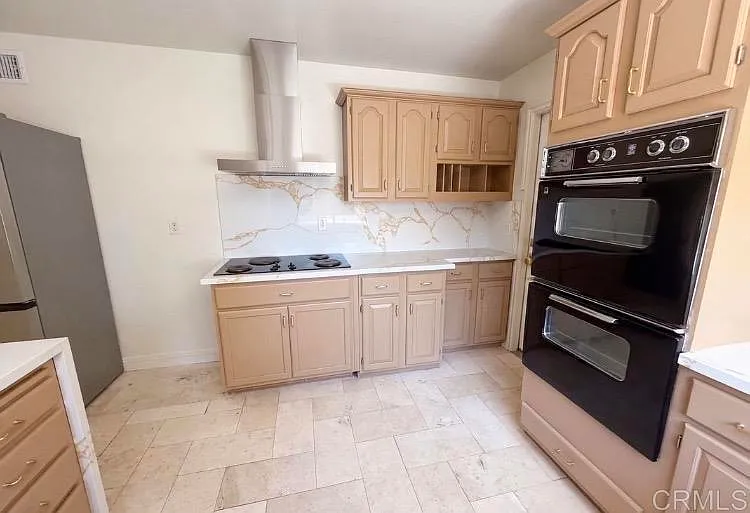 3 bed, 2.0 bath, 111 sqft, $2,500 — Photo 4