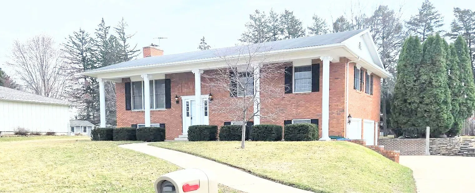 3 bed, 2.0 bath, 2778 sqft, $1,900 — Photo 1