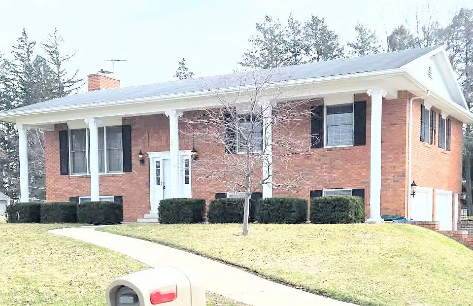 110 Bicentennial Ct
