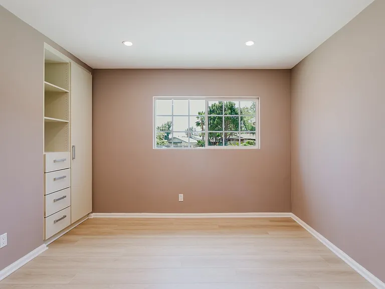 9540 Debra Ave — Photo 24