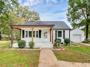 5726 Oak Dr, Charlotte, NC 28216